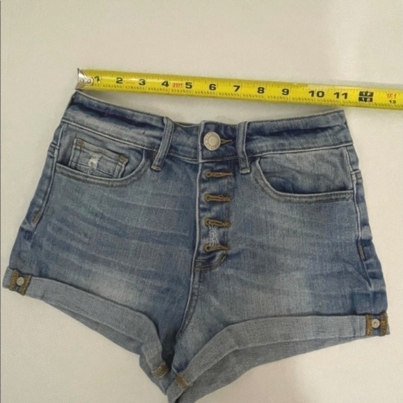 Kendall & Kylie sz 1 denim shorts some distressing - Picture 1 of 7